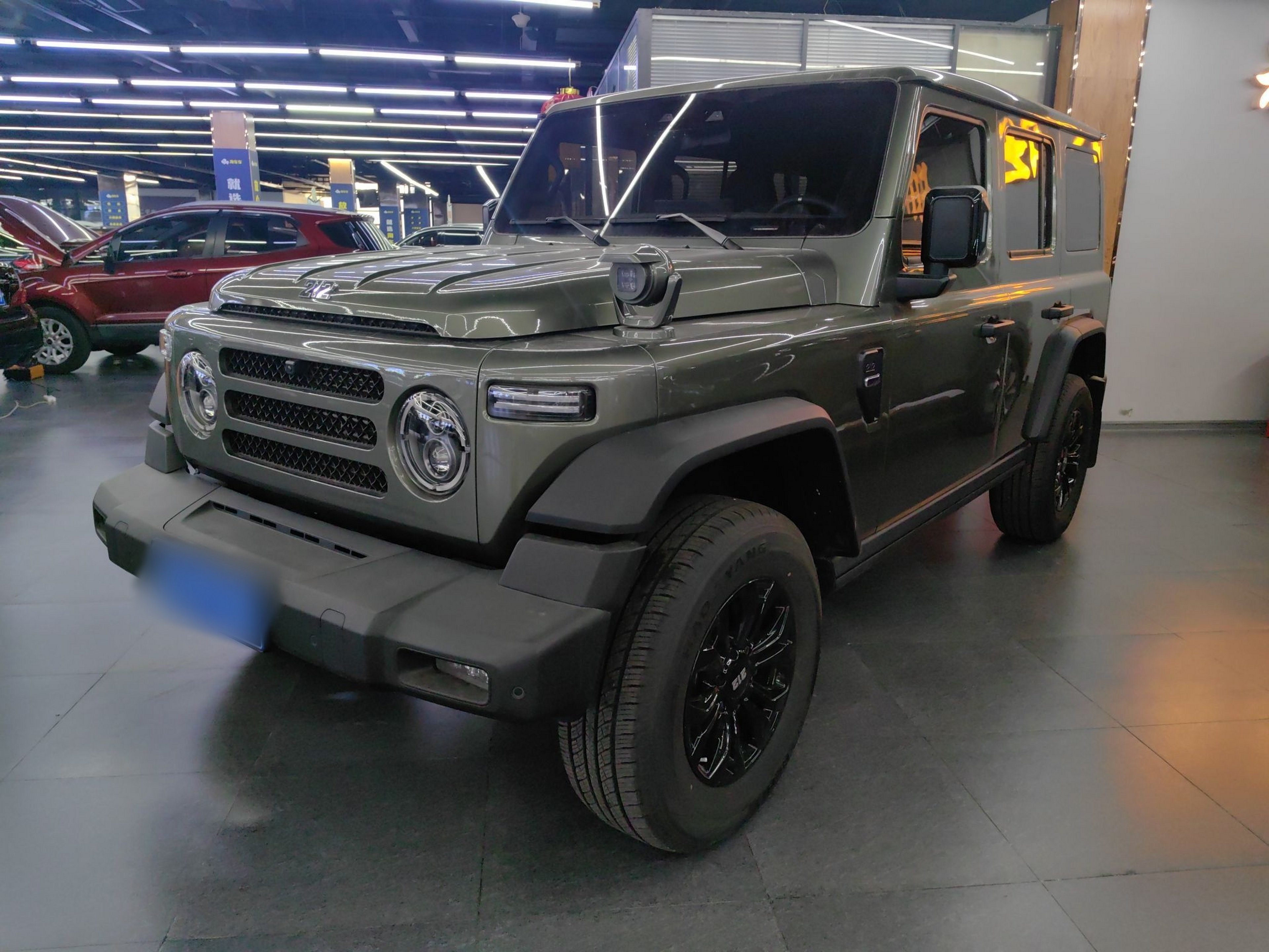 Под передней частью автомобиля