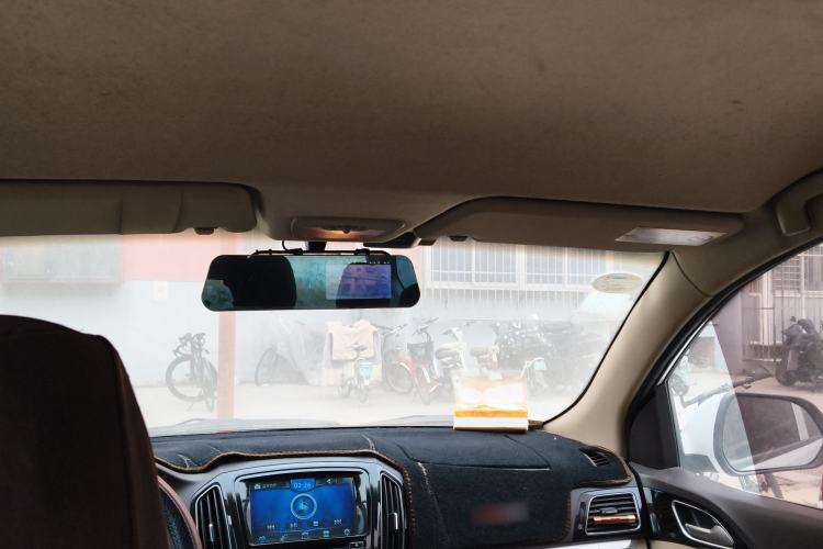 Used Baojun 730 2014 1.5L manual standard version 5 seats
