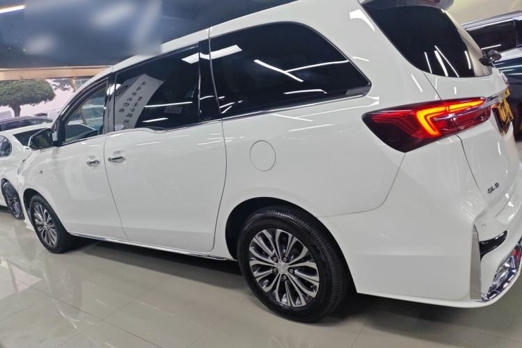 Used Buick GL8 2023 Facelifted Land Cruiser Executive Luxury Version
