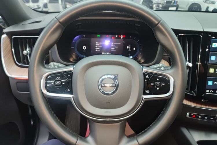 Used Volvo XC60 2023 B5 4x4 Smart Luxury Edition
