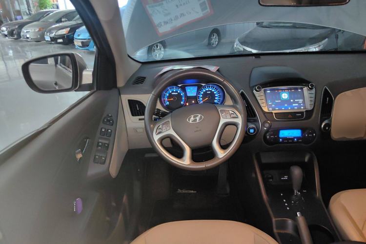 Used Hyundai ix35 2013 2.0L Automatic Two-Wheel Drive Smart GLS China IV Standard
