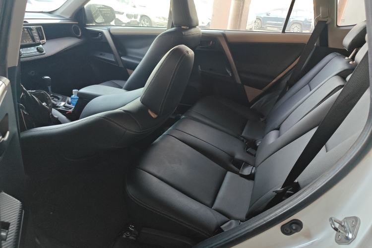 Used Toyota RAV4 2015 2.0L CVT Two-Wheel Drive Fashion Edition