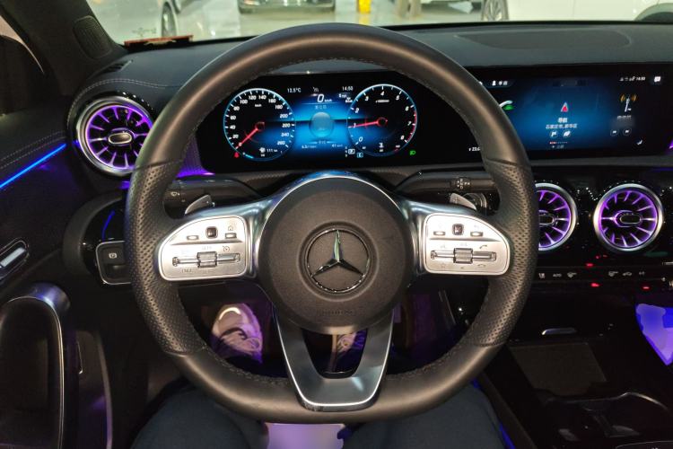 Used Mercedes-Benz A-Class 2022 Revised Version A 200 L Sport Sedan Fashionable Style
