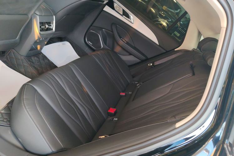 Used Hongqi H5 2025 2.0T Automatic Flagship 500 000-Vehicle Commemorative Edition
