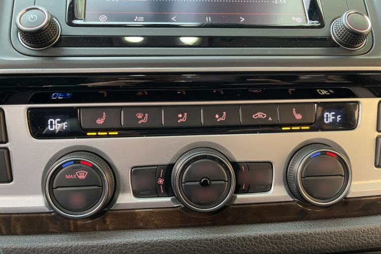 Used Volkswagen Multivan 2018 2.0 TSI Two-Wheel-Drive Luxury Edition 7 Seats
