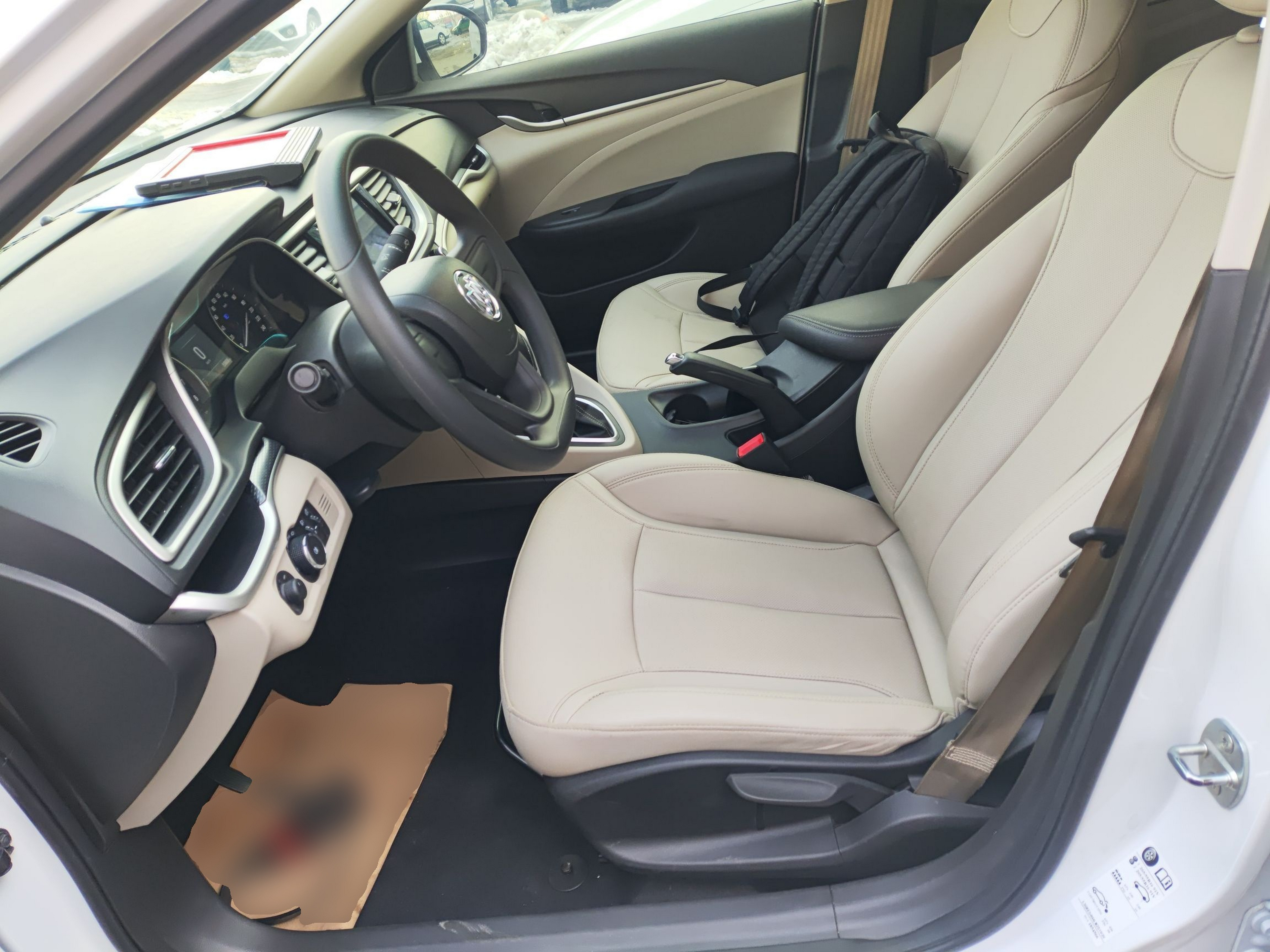 المقاعد الأمامية داخل السيارة