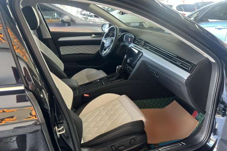 Used Volkswagen Magotan 2023 2 Million Units Limited Edition 330TSI DSG Leading Version
