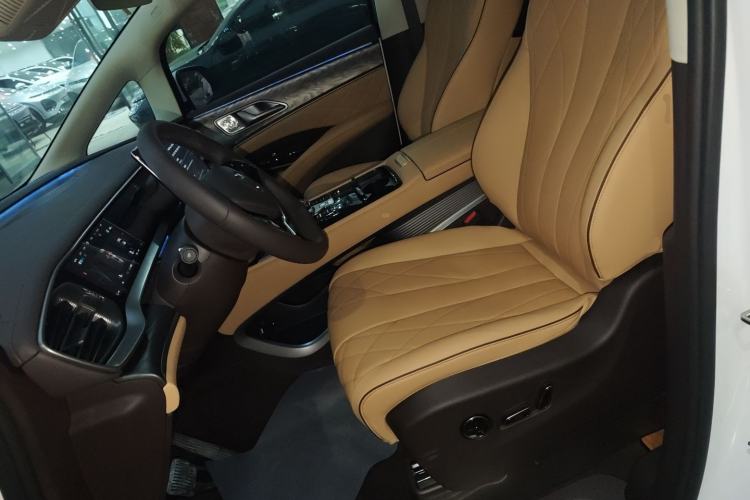 Used Denza D9 2024 DM-i 980 Four-Wheel Drive Prestige Model