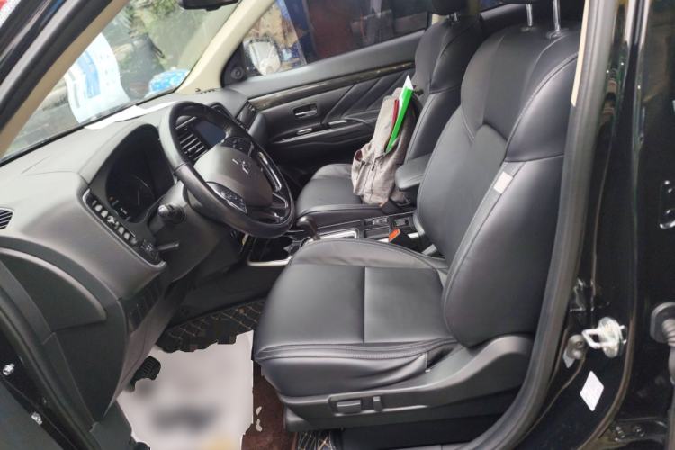 Used Mitsubishi Outlander 2019 2.0L Two-Wheel Drive Comfort Edition 5 Seats China VI Standard
