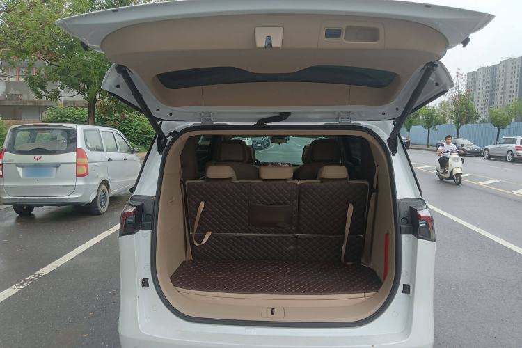 Used Buick GL8 New Energy 2025 Lu Shang Luxury Edition 7-Seater
