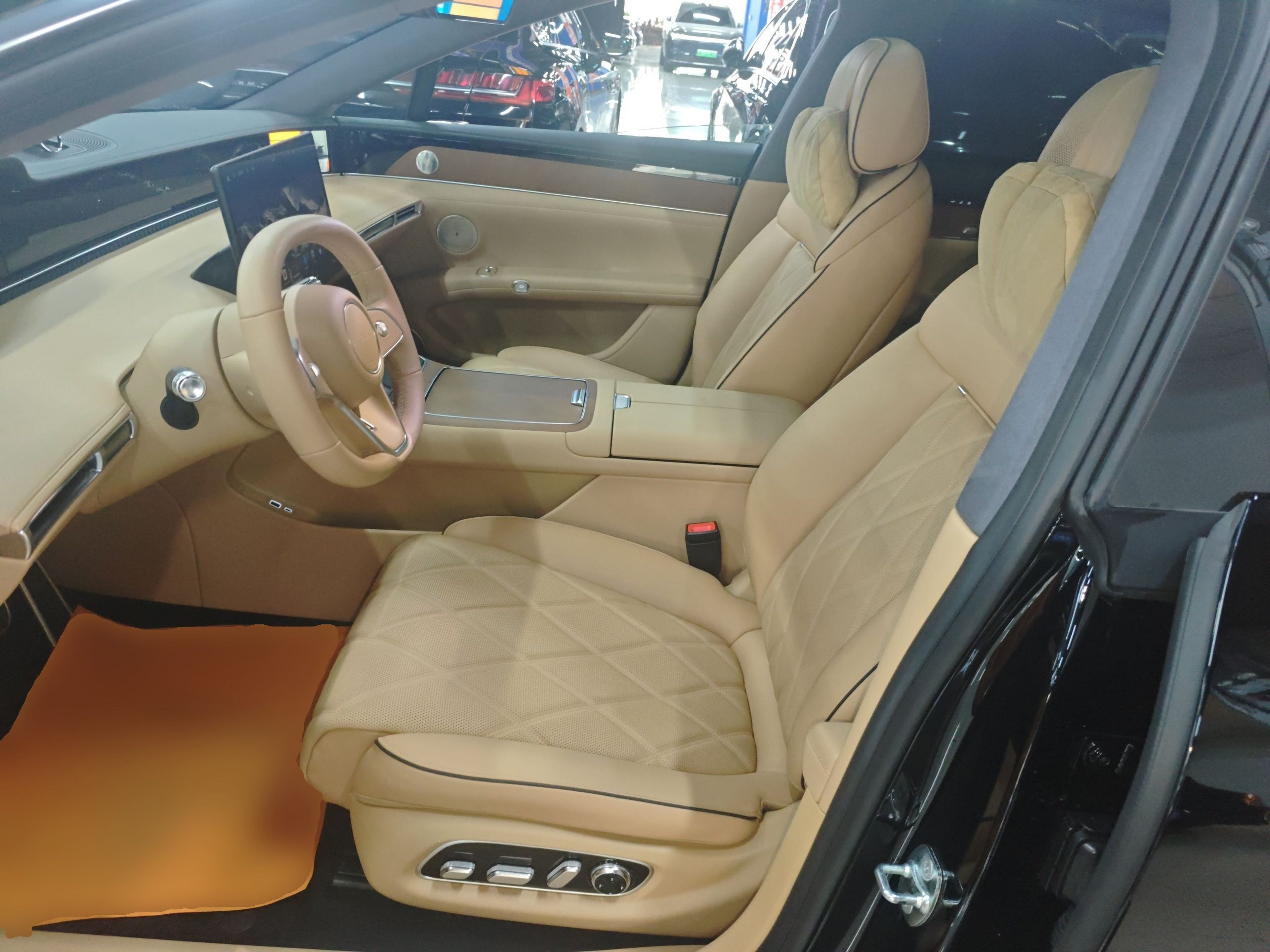 Переднее сиденье в автомобиле