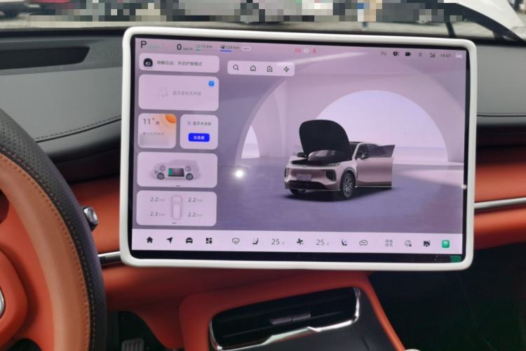 Used  Q07 2025 215 Prestige Edition
