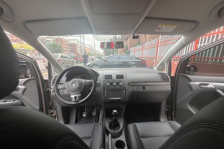 Used Volkswagen Touran 2015 1.4T Manual Fashion Edition 5-Seater
