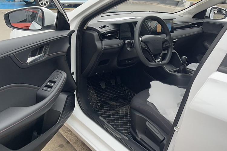 Used Roewe i5 2023 1.5L Manual Comfort Edition
