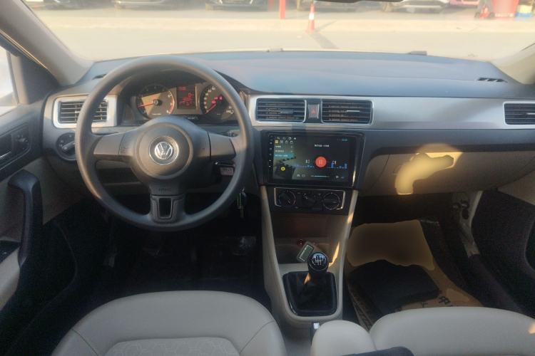 Used Volkswagen Santana 2015 1.6L Manual Comfort Edition
