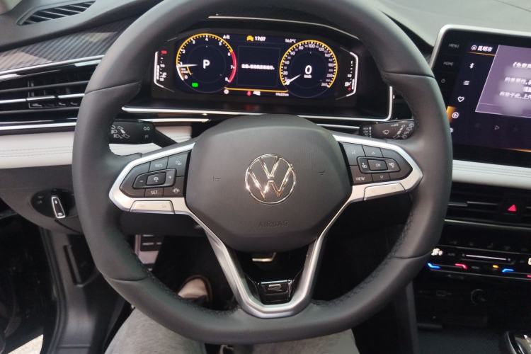 Used Volkswagen Tiguan L 2024 Outstanding Model 330TSI Automatic Two-Wheel Drive R-Line Dragon Glory Edition
