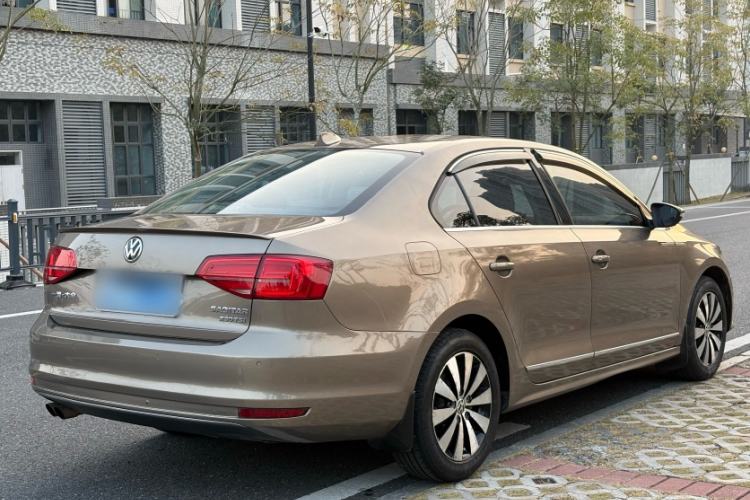 Used Volkswagen Sagitar 2017 230TSI Automatic Comfort Version
