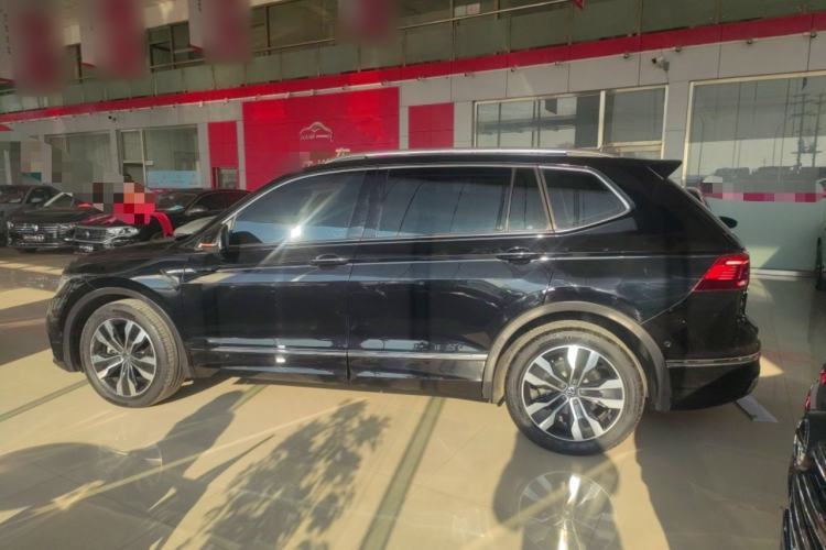 Used Volkswagen Tiguan L 2023 330TSI Automatic Two-Wheel Drive R-Line Flagship Edition
