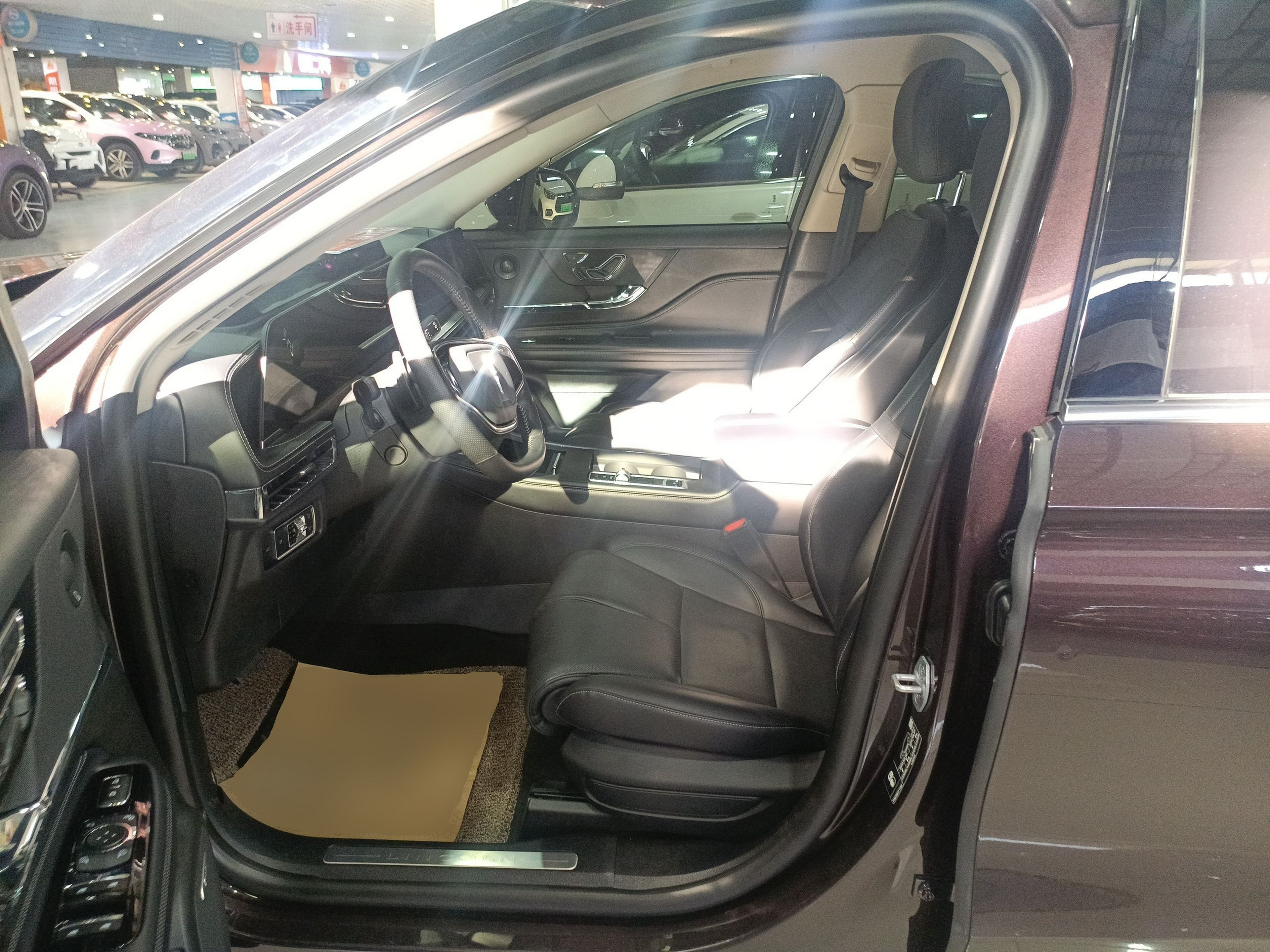 Переднее сиденье в автомобиле