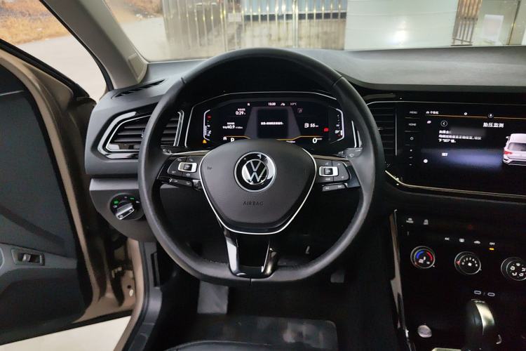 Used Volkswagen T-ROC 2021 280TSI DSG Two-Wheel Drive Comfort Connect Edition