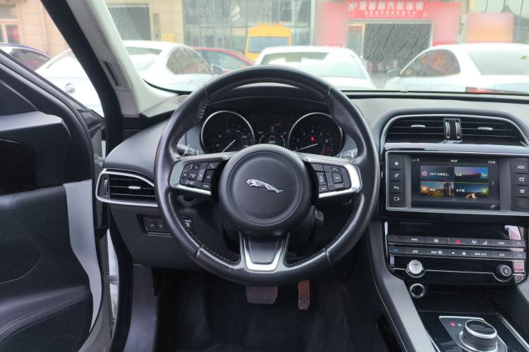 Used Jaguar F-PACE 2018 2.0T Two-Wheel Drive Urban Deluxe Edition
