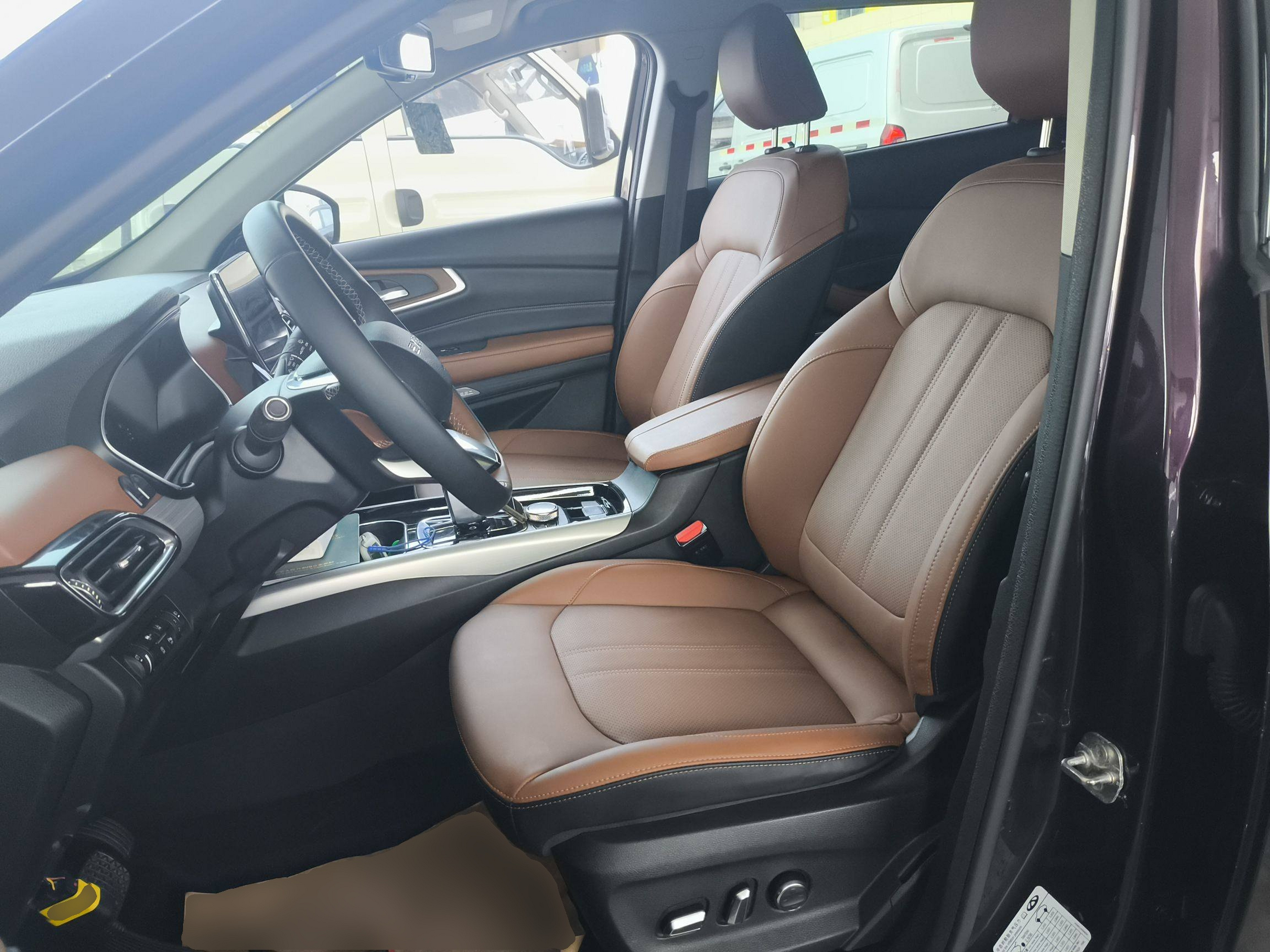 المقاعد الأمامية داخل السيارة