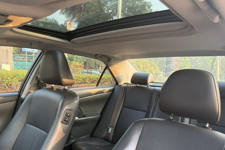 Used Toyota Camry 2016 2.0G 10th Anniversary Leading Edition
