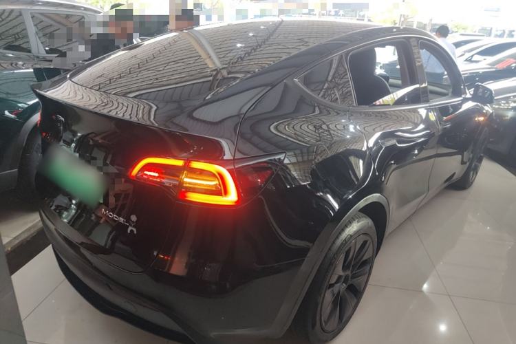 Used Tesla Model Y 2023 Long-Range All-Wheel-Drive Version
