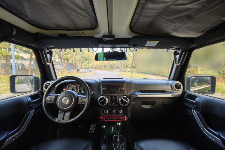 Used  Wrangler 2015 3.6L Rubicon Four-Door Comfort Edition