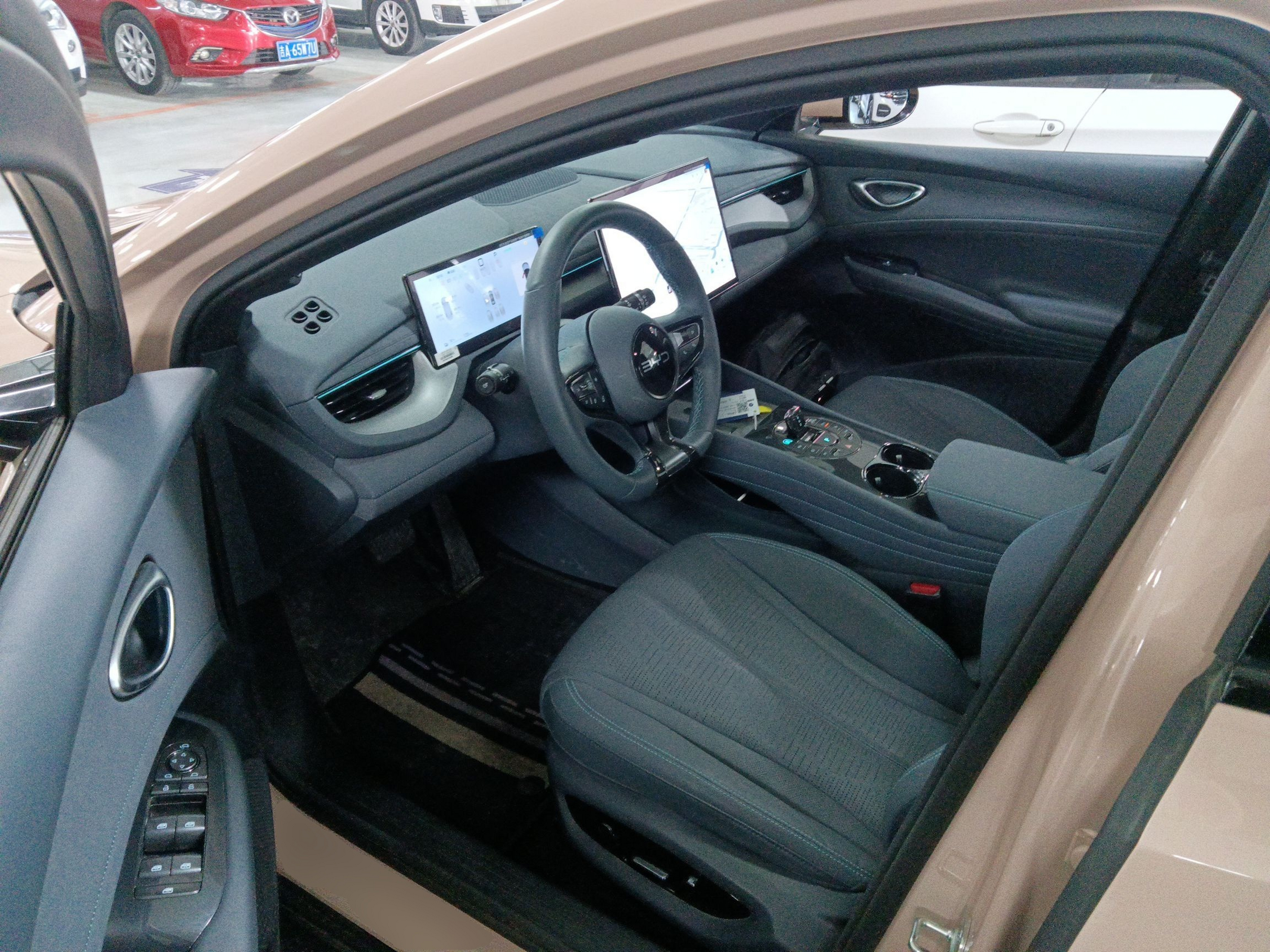 Переднее сиденье в автомобиле