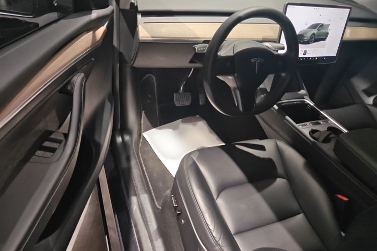 Used Tesla Model Y 2023 Long-Range All-Wheel-Drive Version
