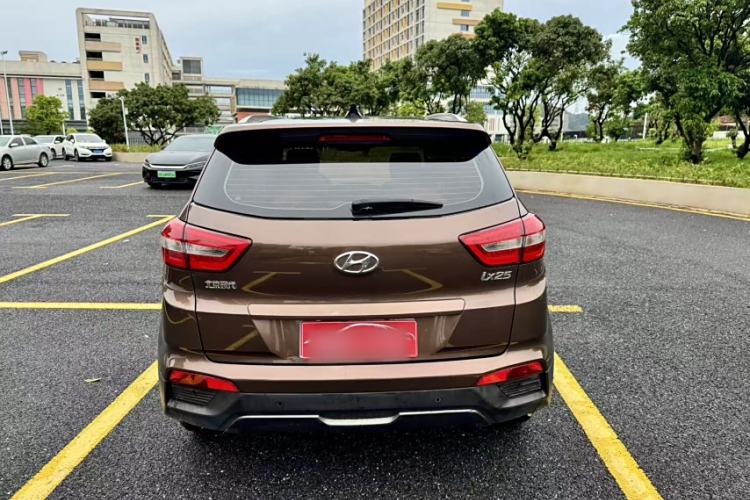 Used Hyundai ix25 2015 1.6L Automatic Two-Wheel-Drive Deluxe DLX Model
