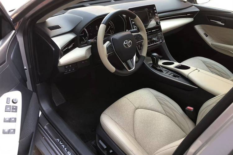 Used Toyota Avalon 2019 Dual-Engine 2.5L XLE Prestige Version China VI Standard
