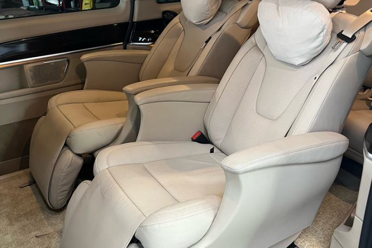 Used Mercedes-Benz V-Class 2017 V 260 Prestige Edition
