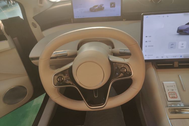 Used Hima Luxeed S7 2025 855 km Max
