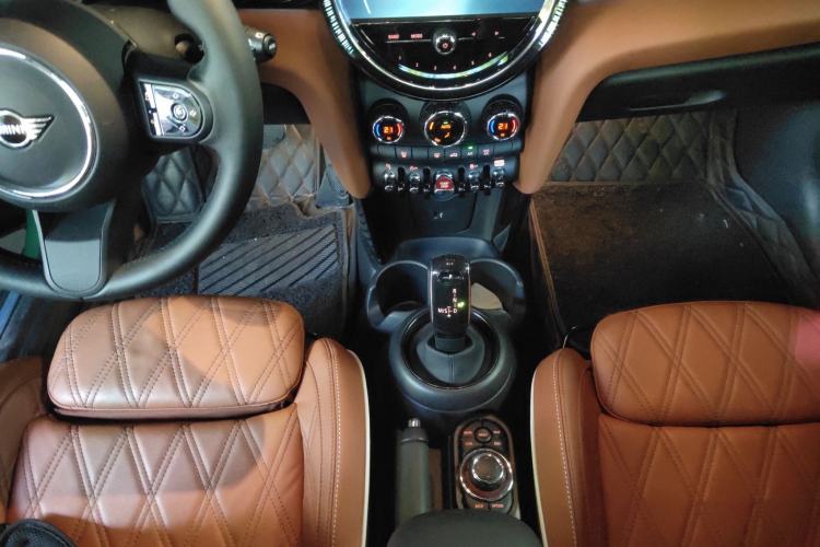 Used  MINI 2022 Updated 1.5T COOPER Artist Five-Door Edition
