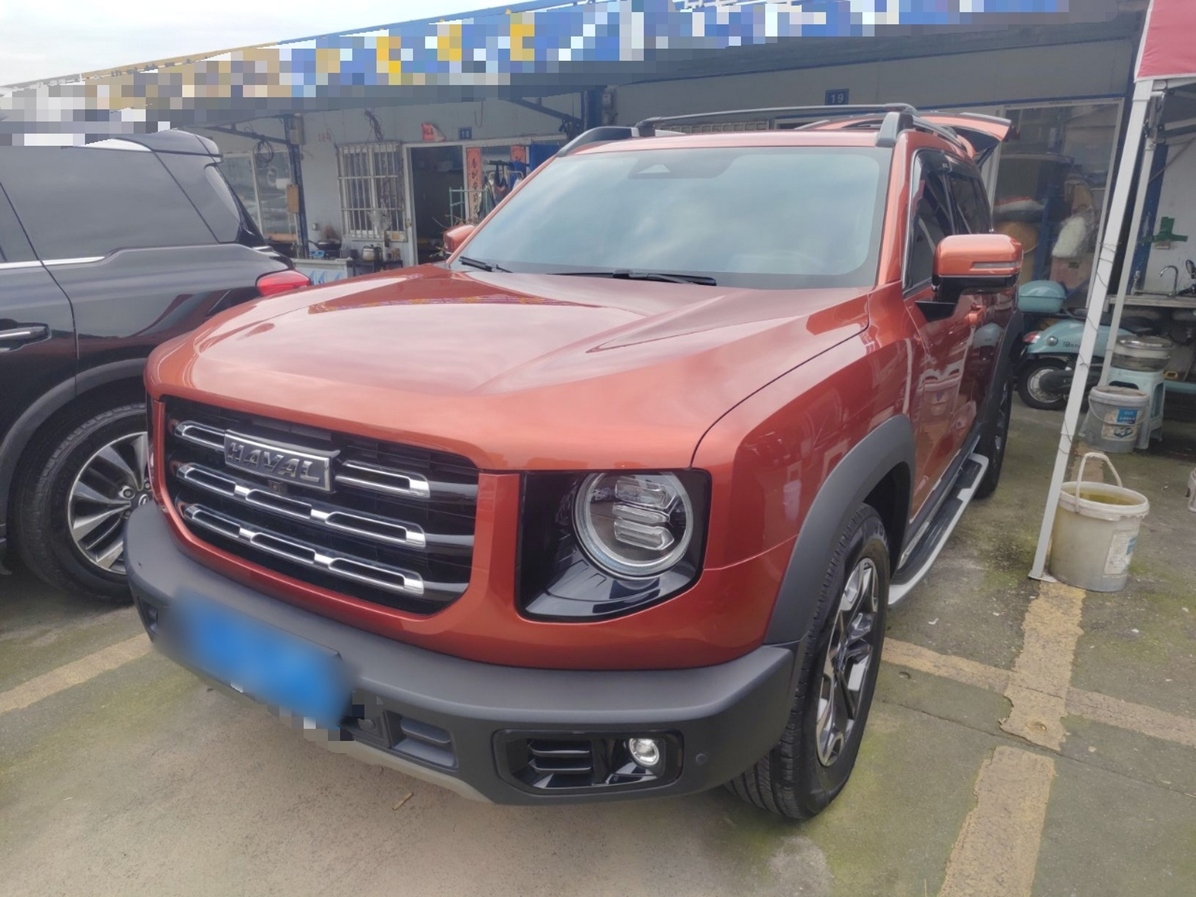 تحت مقدمة السيارة