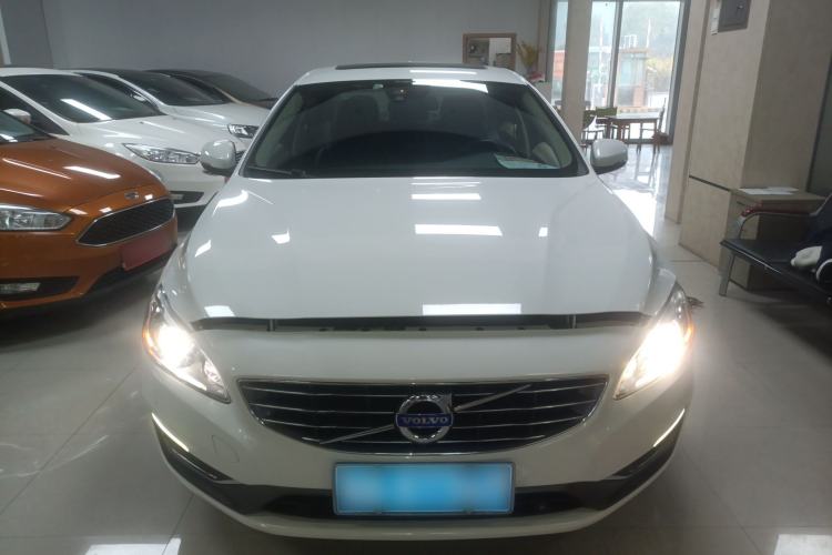 Used Volvo S60 2014 S60L 2.0T Zhiyuan Edition

