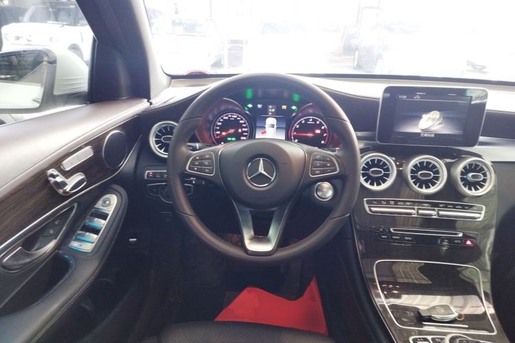 Used Mercedes-Benz GLC 2017 GLC 260 4MATIC Luxury Model
