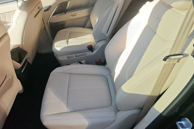 Used ONVO Luxeed L90 2025 Model—Ultra Six-Seater Version
