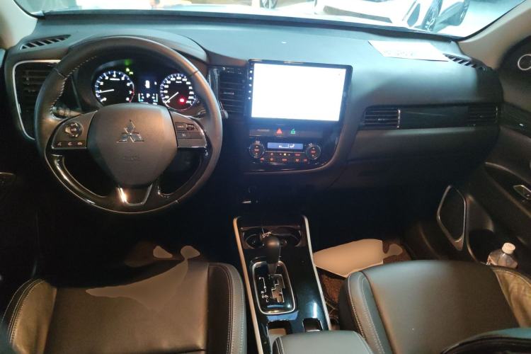 Used Mitsubishi Outlander 2019 2.0L Two-Wheel Drive Comfort Edition 5 Seats China VI Standard
