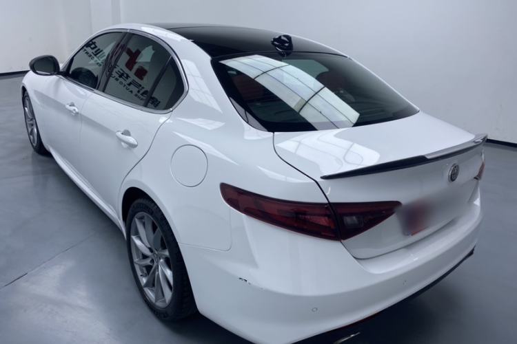 Used Alfa Romeo Giulia 2017 2.0T 280HP Luxury Edition
