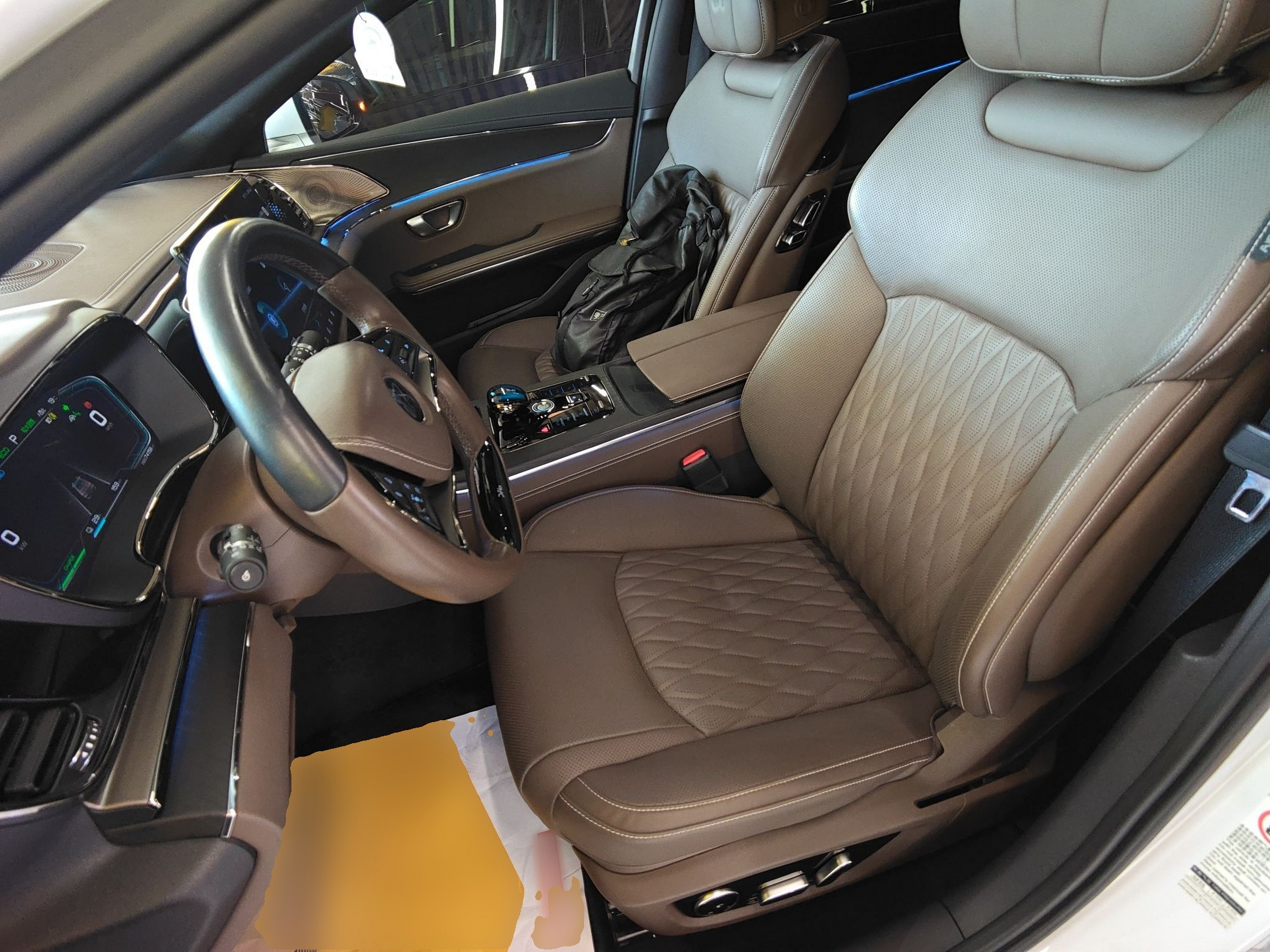 Переднее сиденье в автомобиле