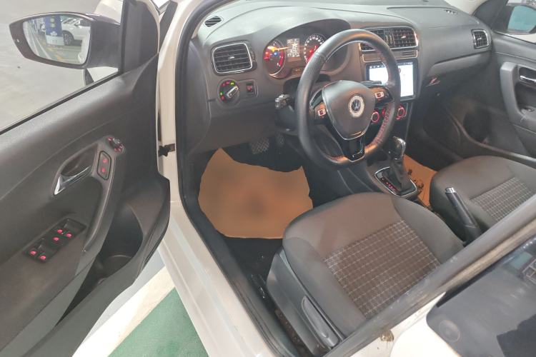 Used Volkswagen Polo 2016 1.6L Automatic Comfort Model
