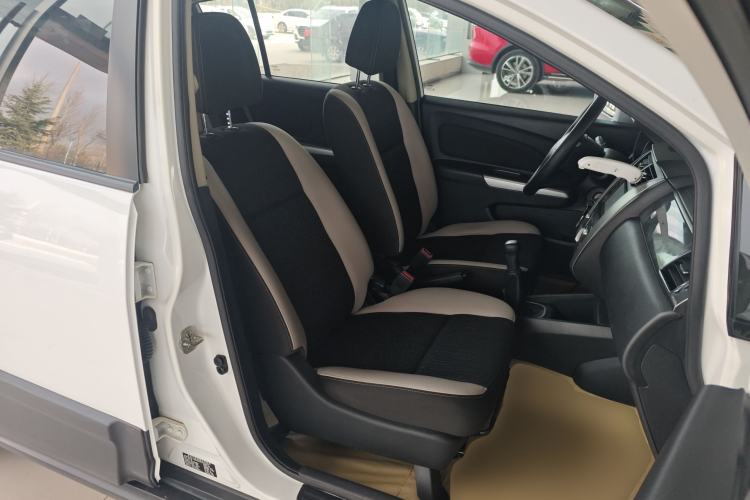 Used Venucia R50X 2015 1.6L Manual Luxury Edition