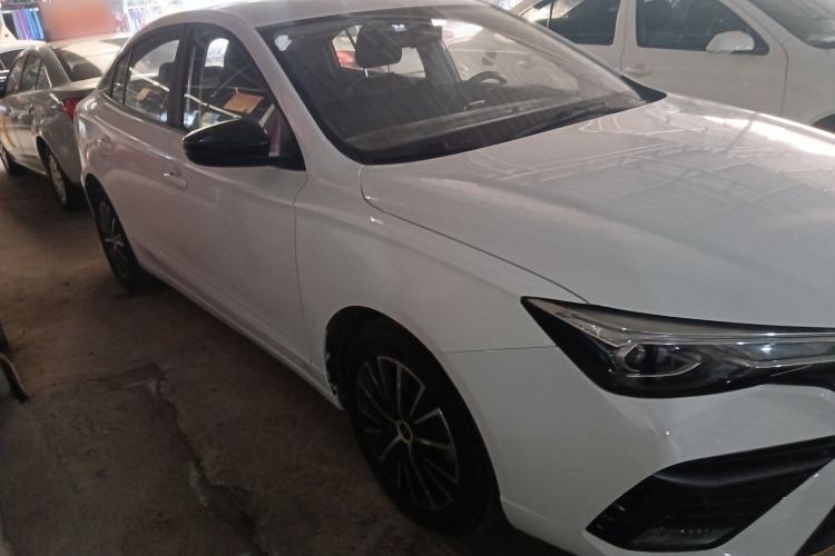 Used Roewe i5 2021 1.5L CVT Platinum Edition
