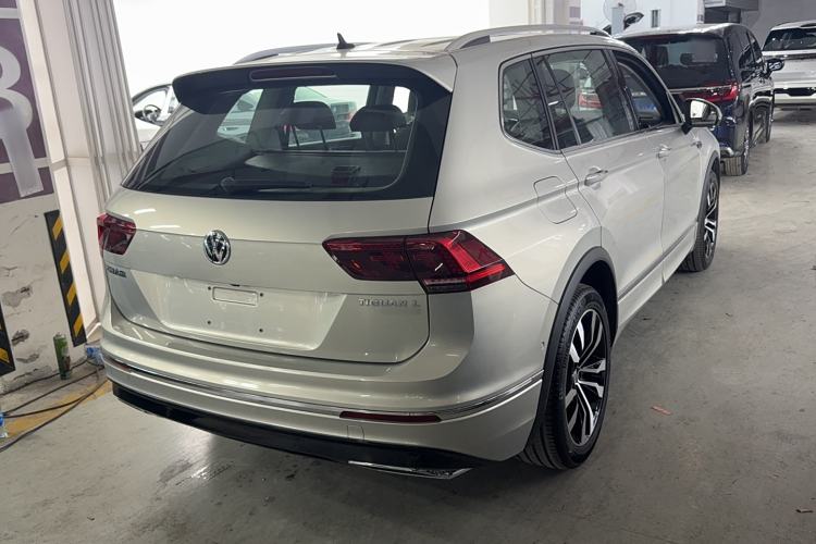 Used Volkswagen Tiguan L 2019 Restyled 330TSI Automatic Two-Wheel Drive R-Line Flagship Version China VI Standard

