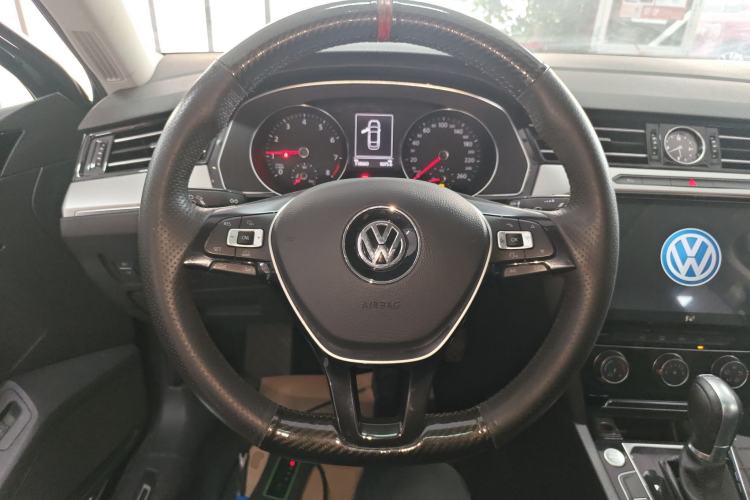 Used Volkswagen Magotan 2018 330TSI DSG Advanced Model
