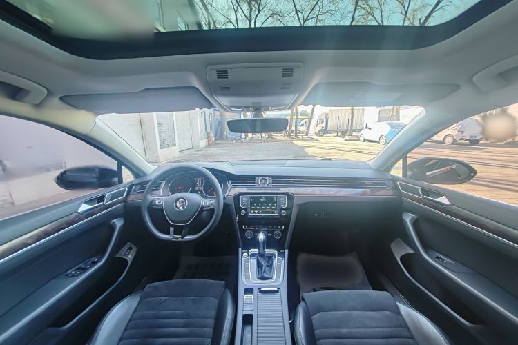 Used Volkswagen Magotan 2017 330TSI DSG Luxury Model
