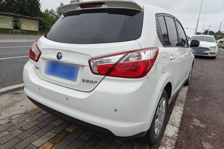 Used Venucia R50 2013 1.6L Manual Fashion Edition
